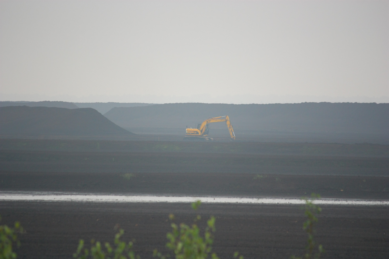 Bagger im Torfabbaugebiet Esterweger Dose.